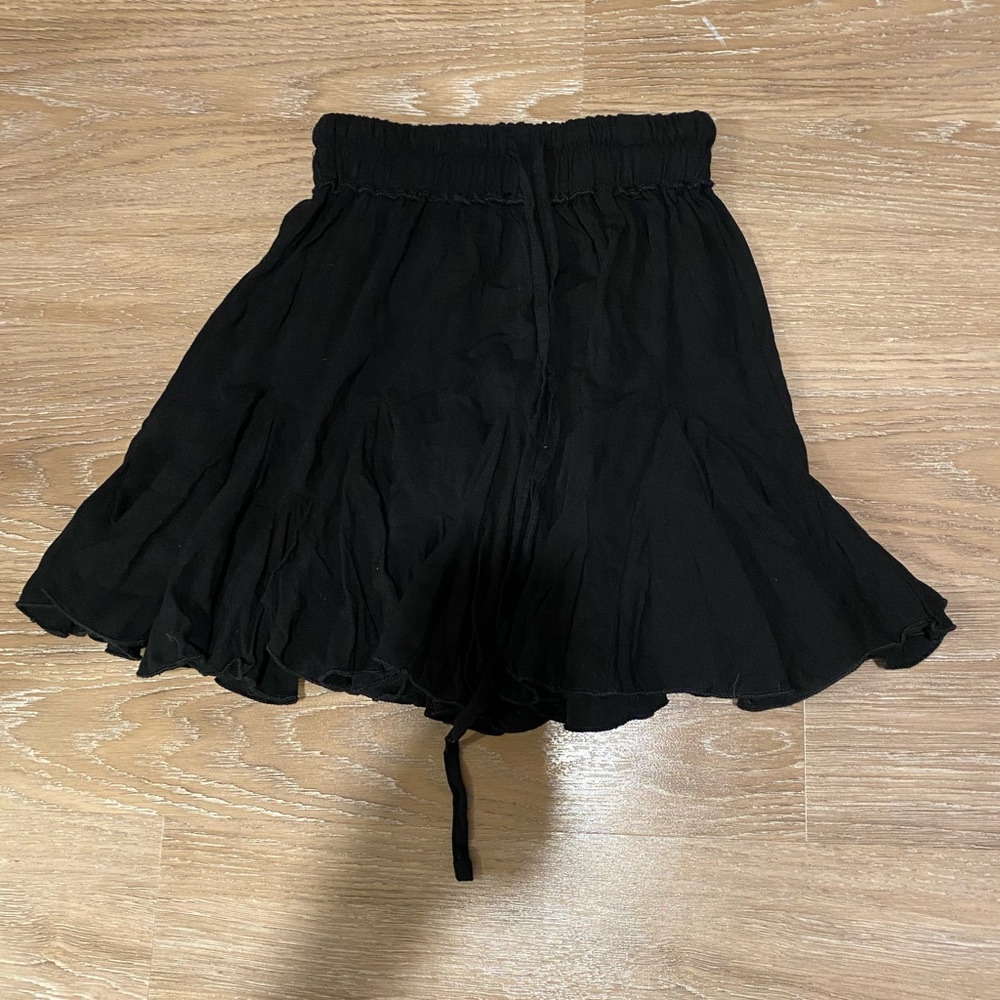 Selfie Leslie black flowy skirt
